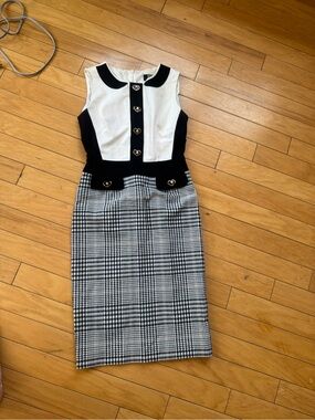 Chic Black & White Houndstooth Midi Dress with Heart Buttons vdp